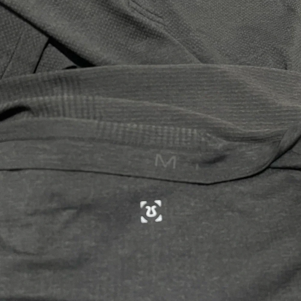 Lululemon Metal Vent Polo Shirt Size‎ M